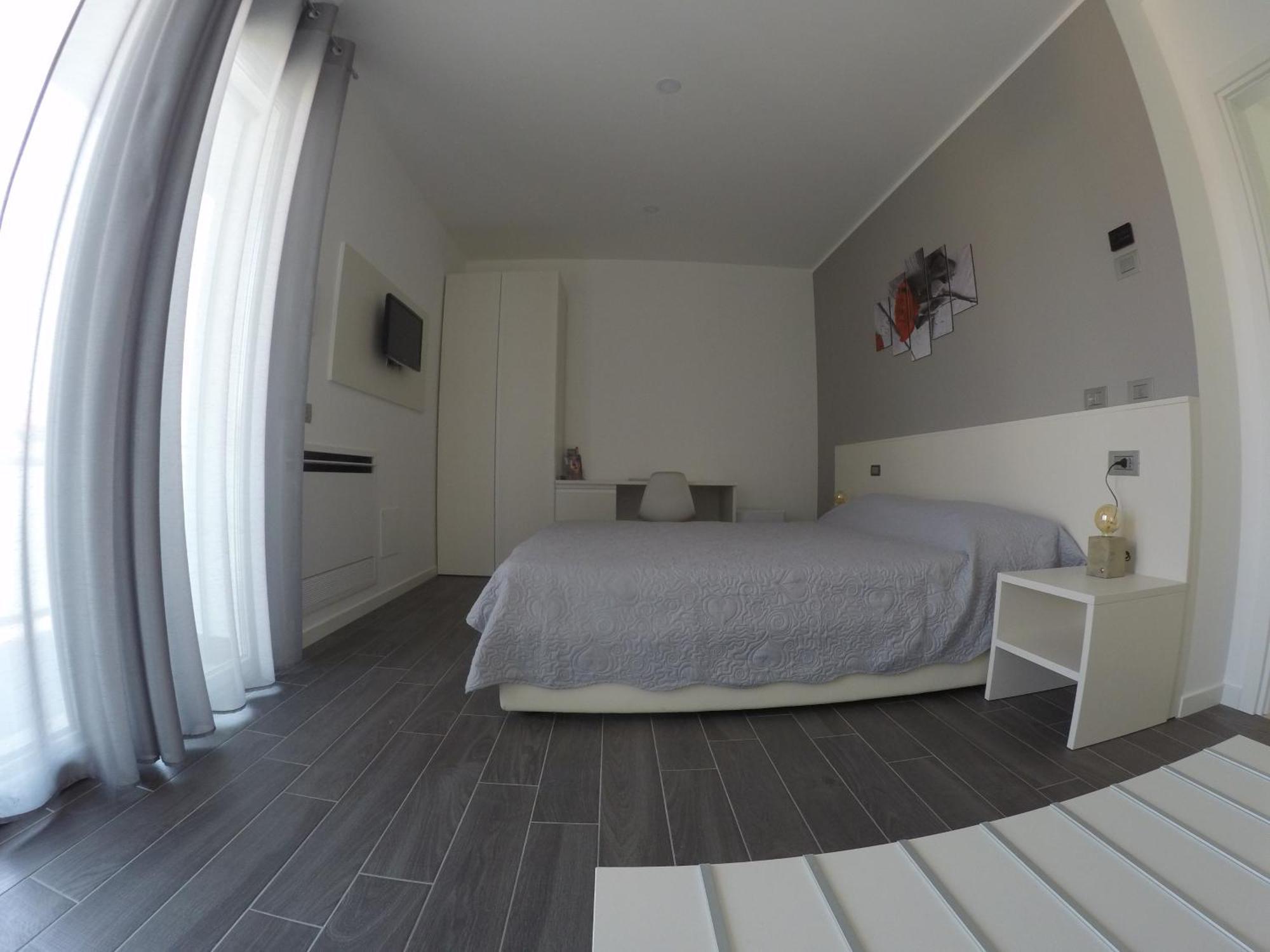 B&B Villa Del Lago Desenzano del Garda Buitenkant foto